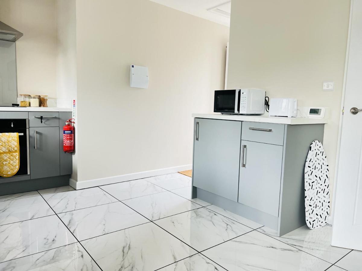 Brand New 1 Bed Apartment, 5Min Walk To Racing & Main Strip, With Electric Parking Bay & Terrace Long Stay Work Contractor Leisure - Citrine Newmarket  Eksteriør bilde